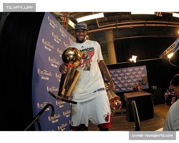 特写：詹姆斯突破生涯45000分大关，现场比赛用球被保存